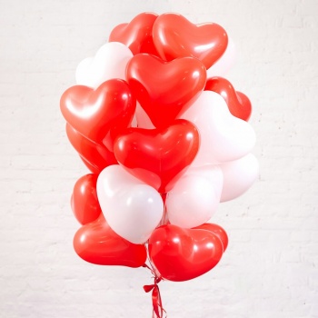 Набор воздушных шаров Фонтан из 20 красно-белых сердец