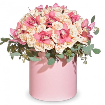 Букет из роз и орхидей в коробке "Кремовый торт"
