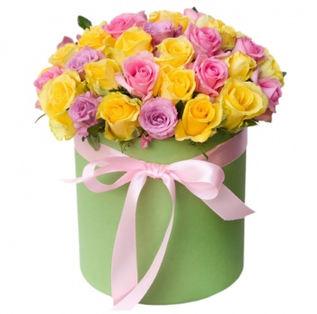 Букет из 51 желтой и розовой розы в коробке